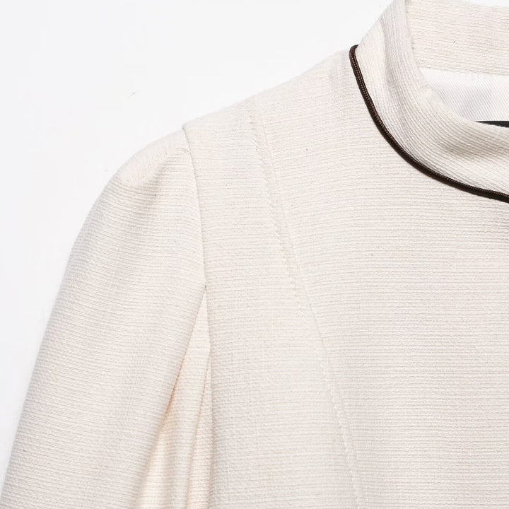 Damen Kurzblazer im Bouclé-Look mit Stehkragen, Zierknopfleiste und Kontrastpaspel Drune