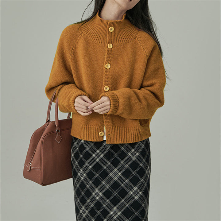 Damen Strickjacke mit hohem Kragen und großen Holzknöpfen Drune