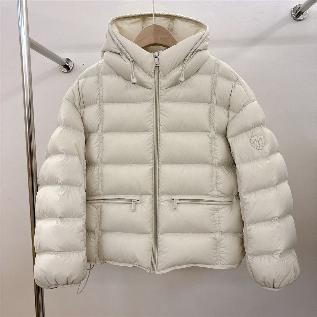 Damen nan kurz geschnittene Thermo-Steppjacke mit Kapuze, Reißverschlusstaschen und elastischen Bündchen Drune