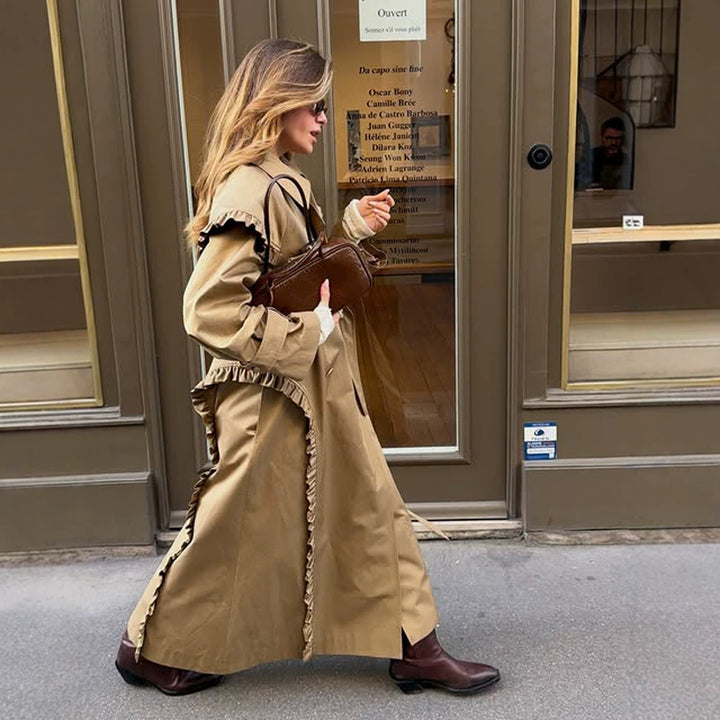 Damen maxilanger Trenchcoat mit Volant‑Schultercape und verstellbaren Manschetten Drune