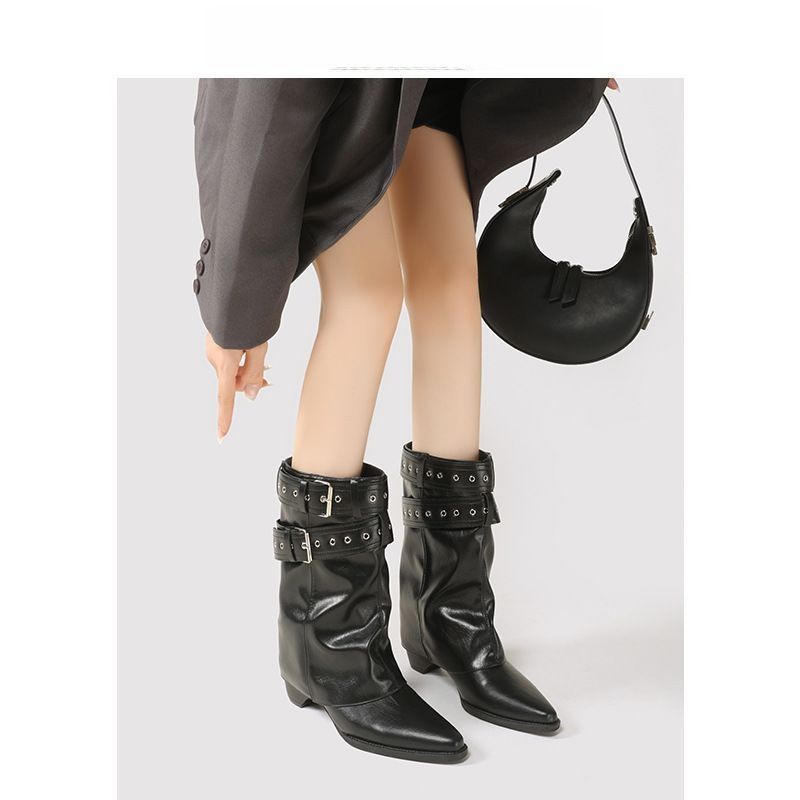 Damen Slouch-Stiefel mit spitzer Zehenpartie, Schnallenriemen und niedrigem Absatz Drune