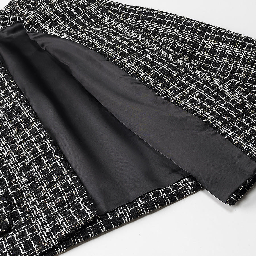 Damen nan kastige Bouclé-Tweedjacke mit rundem Ausschnitt goldfarbenen Zierknöpfen und aufgesetzten Taschen Drune