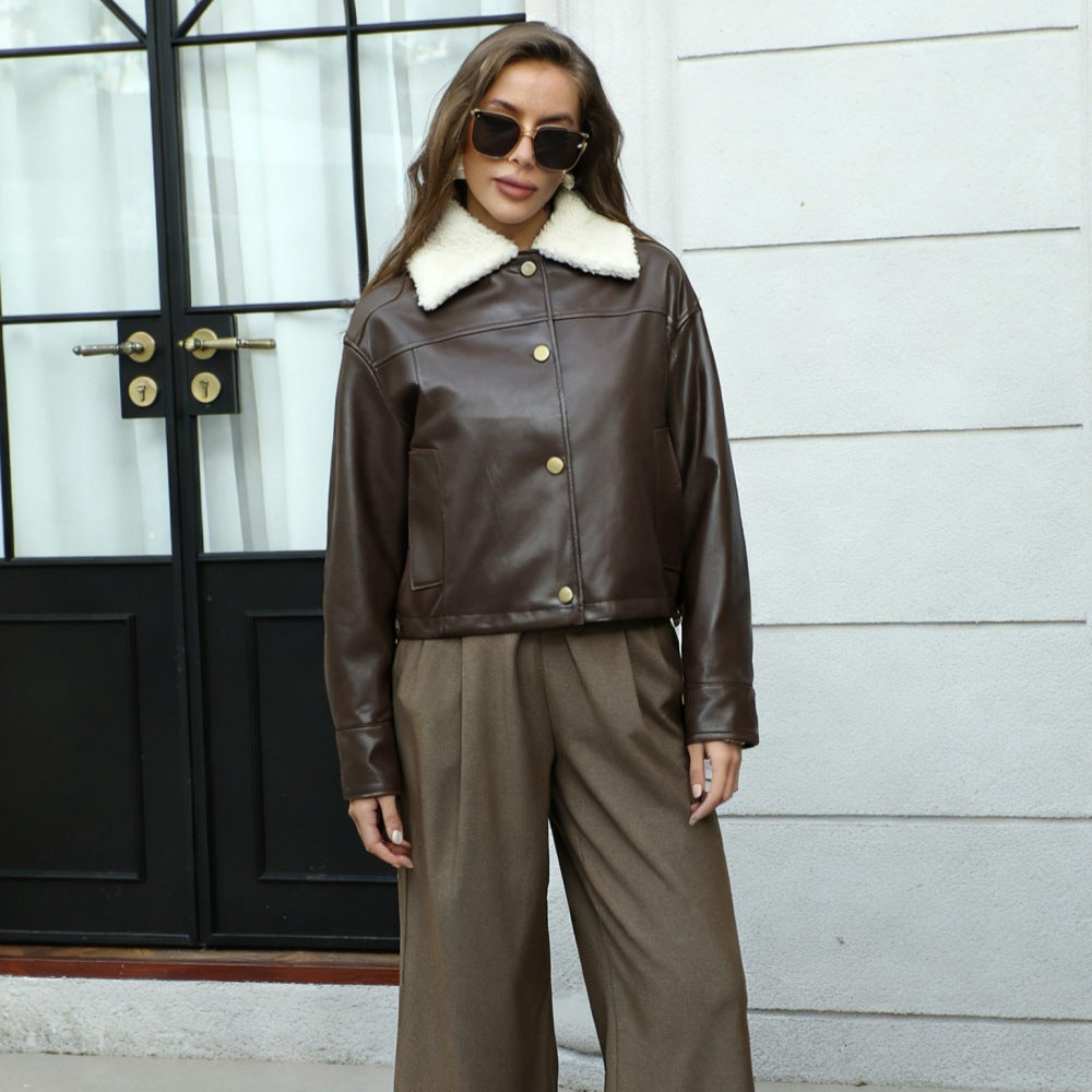 Damen Kurzgeschnittene Kunstlederjacke mit Teddykragen und Druckknöpfen Drune