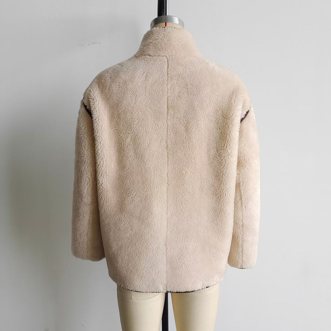 Damen nan kurze Schaffelloptik‑Jacke mit Stehkragen, verdeckter Knopfleiste und Eingrifftaschen Drune