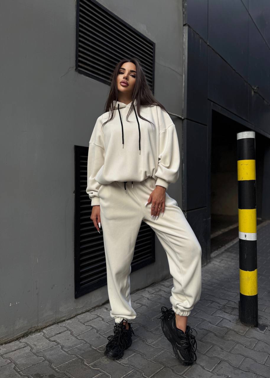 Damen sportliches Freizeit-Set mit oversized Hoodie und lässigen Jogginghosen Drune
