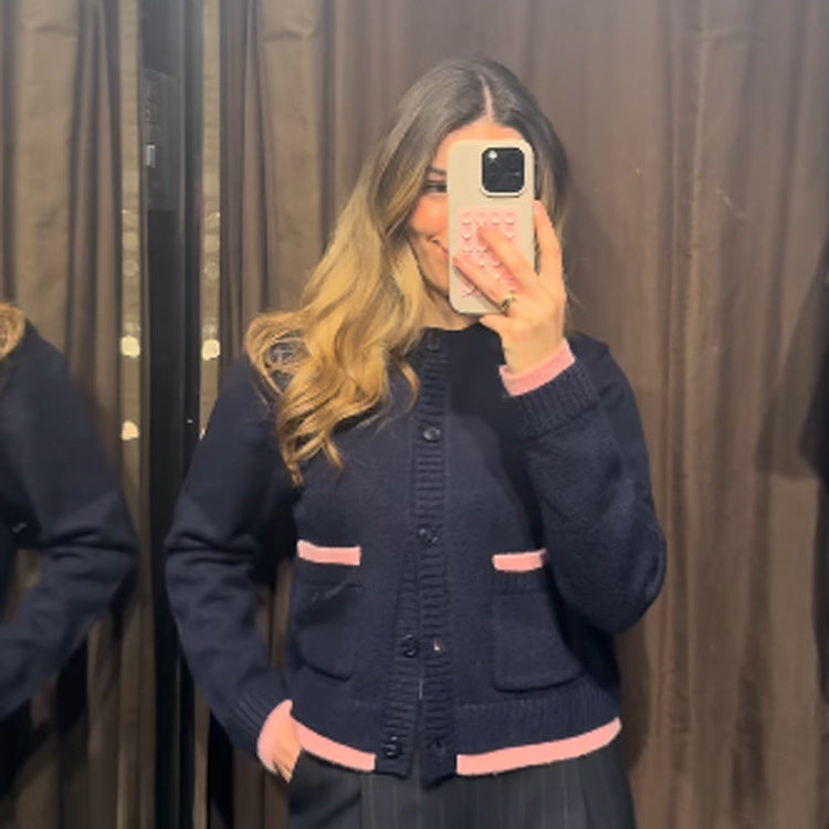 Damen Kurz geschnittene Strickjacke mit Rundhalsausschnitt, Kontrastpaspel und Knopfverschluss Drune