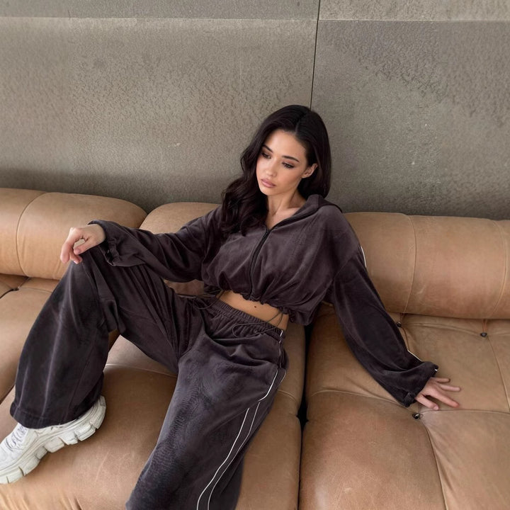 Damen dreiteiliges Samt-Lounge-Set mit Bandeau-Top, Kapuzen-Zipjacke und weiter High-Waist Palazzo-Hose Drune