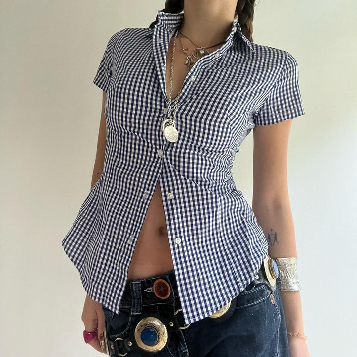 Damen kurzärmliges Hemdblusenshirt mit tailliertem Schnitt und eleganten Raffungen Drune