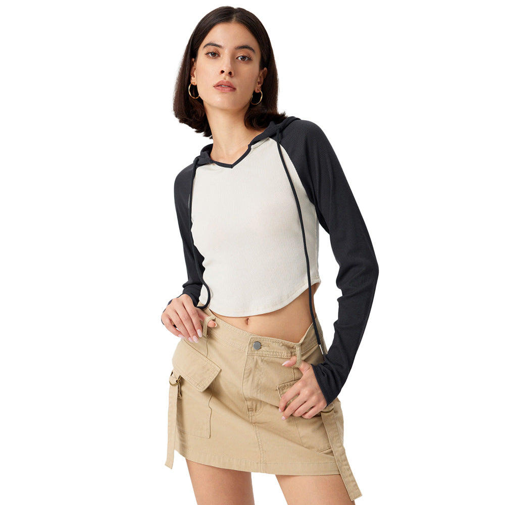 Damen Cropped Kapuzenlongsleeve mit Raglanärmeln, Daumenloch und geripptem Stretchkörper Drune