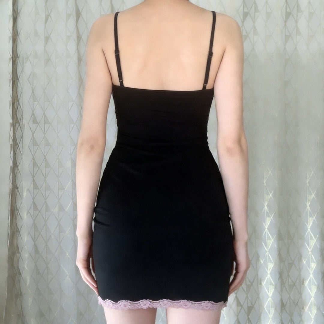 Damen Nachthemd mit eleganten Spitzenakzenten und verführerischem V-Ausschnitt Drune