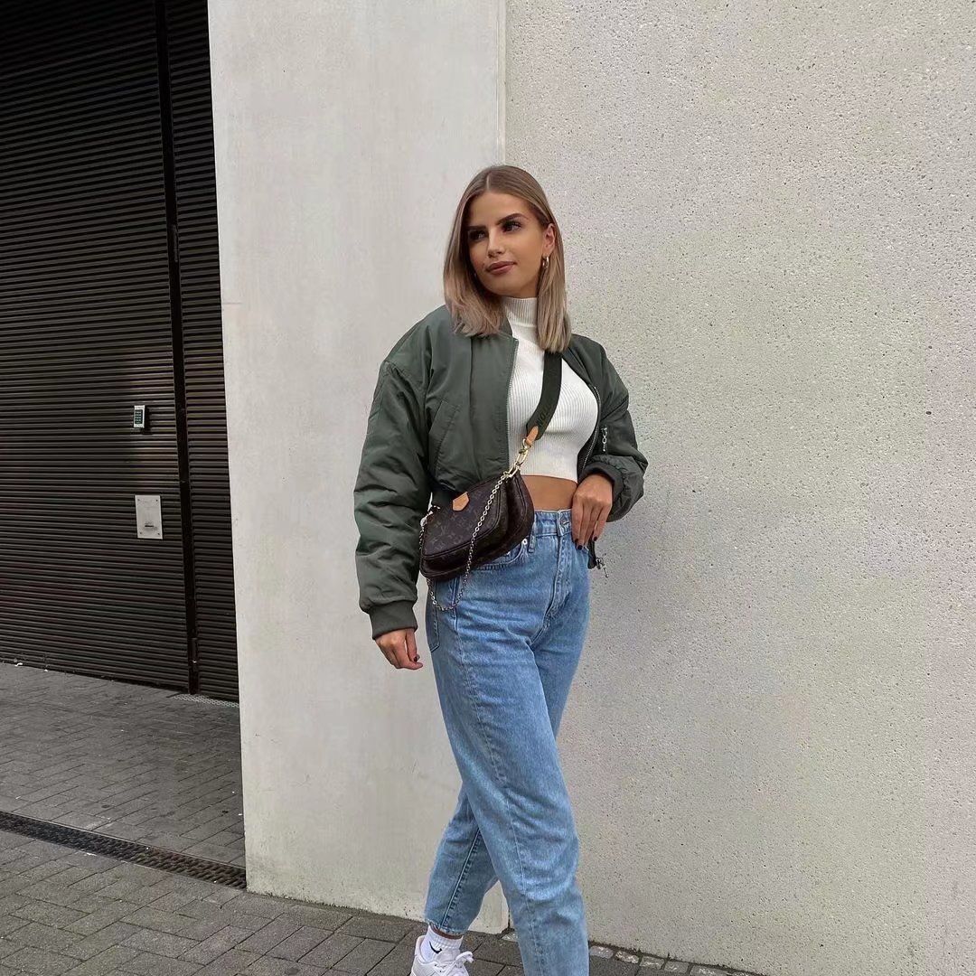 Damen nan cropped Bomberjacke mit Stehkragen, wattierter Innenlage und aufgesetzten Pattentaschen Drune