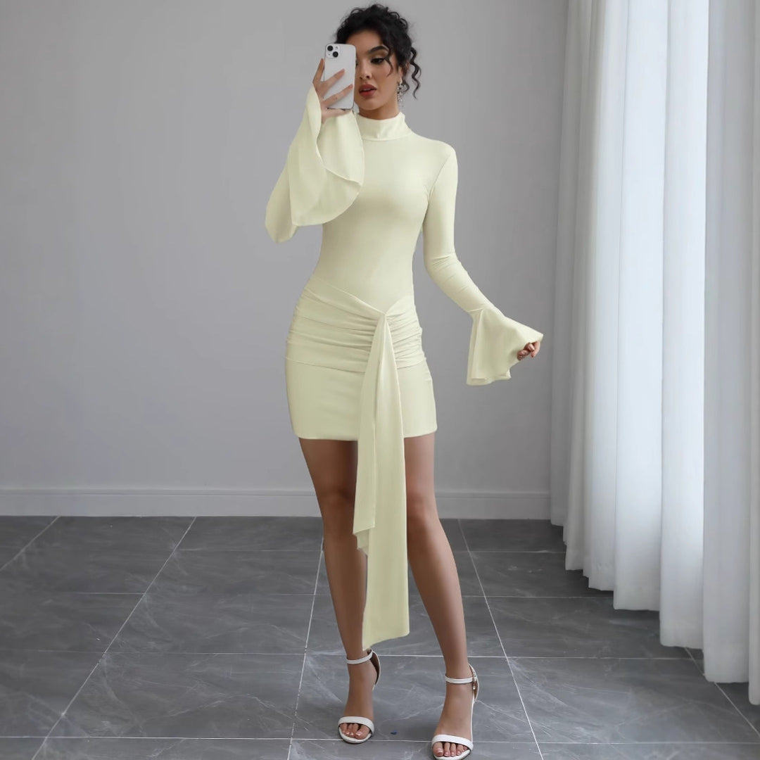 Damen Enganliegendes Mini-Kleid mit Rollkragen, Raffung, Bindeschal und Glockenärmeln Drune