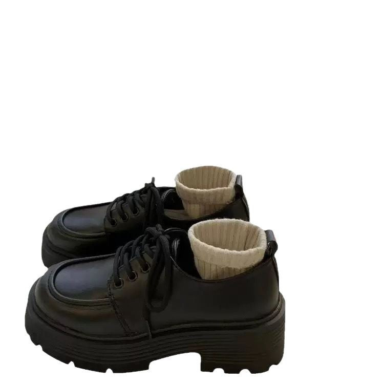 Damen Plateau-Sneaker mit eleganter Lackleder-Optik und kuscheligem Strickkragen Drune