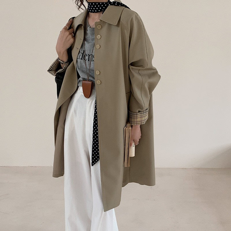 Damen leichter Trenchcoat mit kontrastierten Karomanschetten Drune