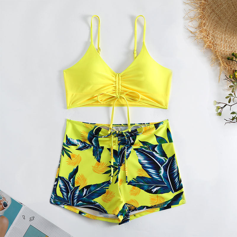 Damen Bikini-Set mit quer gerafftem Oberteil und lässigen Shorts Drune