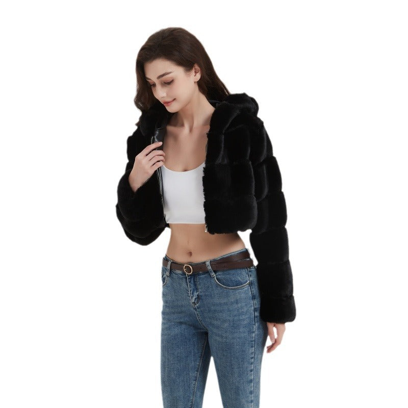Damen Cropped Kunstpelzjacke mit gestepptem Panel‑Design und Kapuze Drune