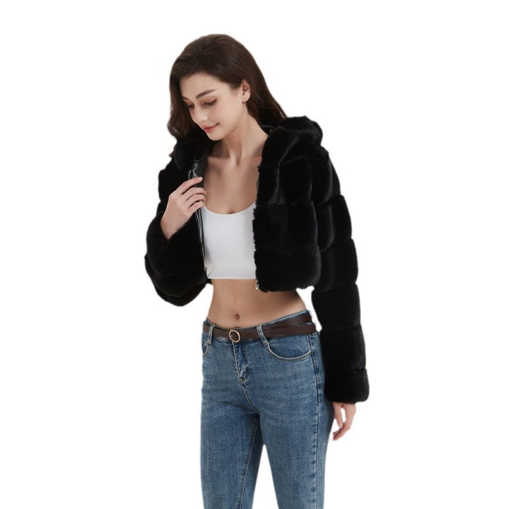 Damen Cropped Kunstpelzjacke mit gestepptem Panel‑Design und Kapuze Drune