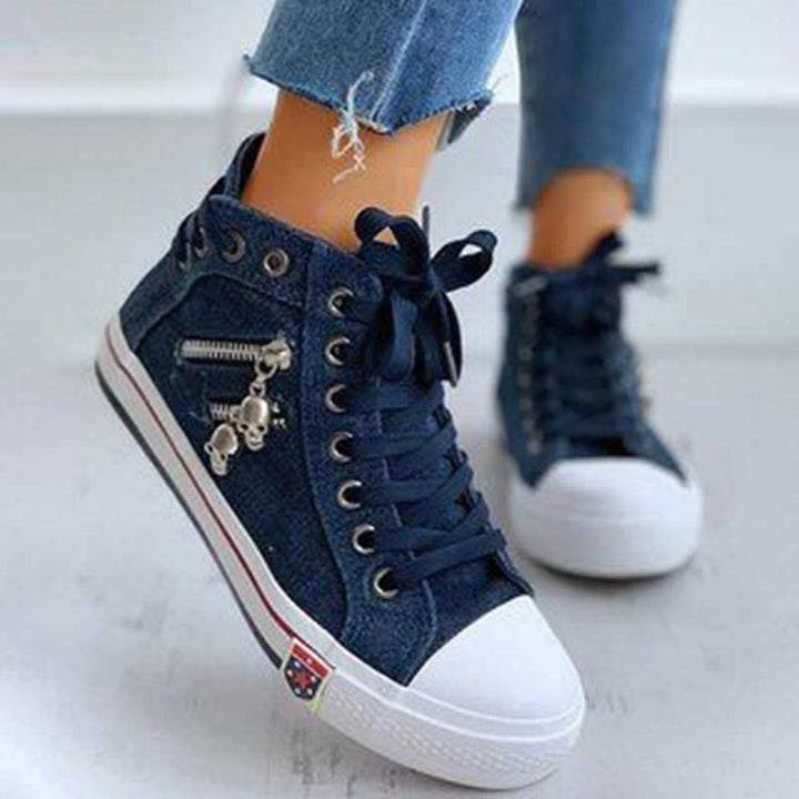 Damen High-Top Sneaker aus Jeansstoff mit seitlichem Metall-Reißverschluss und Totenkopf-Charms Drune