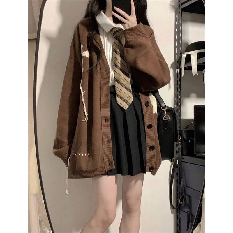 Damen modische Strickjacke mit Kreuzapplikationen und Knopfdetails Drune