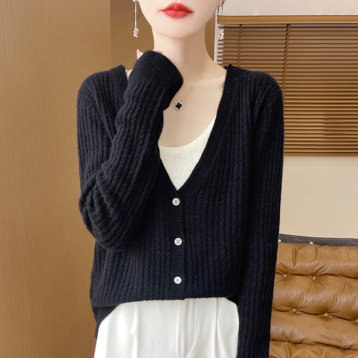 Damen Kurzgeschnittener Feinstrick-Cardigan mit V‑Ausschnitt, feiner Rippenstruktur und Perlmuttknöpfen Drune