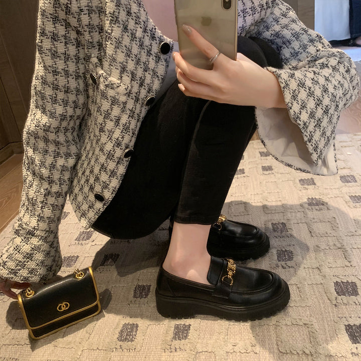 Damen Chunky‑Loafer aus Glattleder mit profilierter Lug‑Sohle und goldener Kettenapplikation Drune