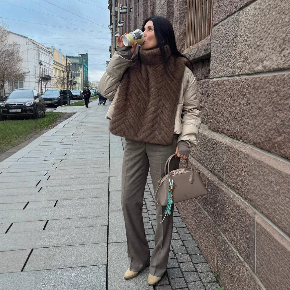 Damen Gefüttertes Pelzponcho mit hohem Rollkragen & Chevron-Struktur Drune