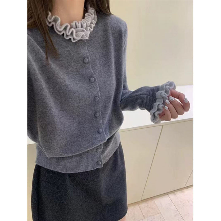 Damen Strickjacke mit Rüschenkragen und Knopfdetails Drune