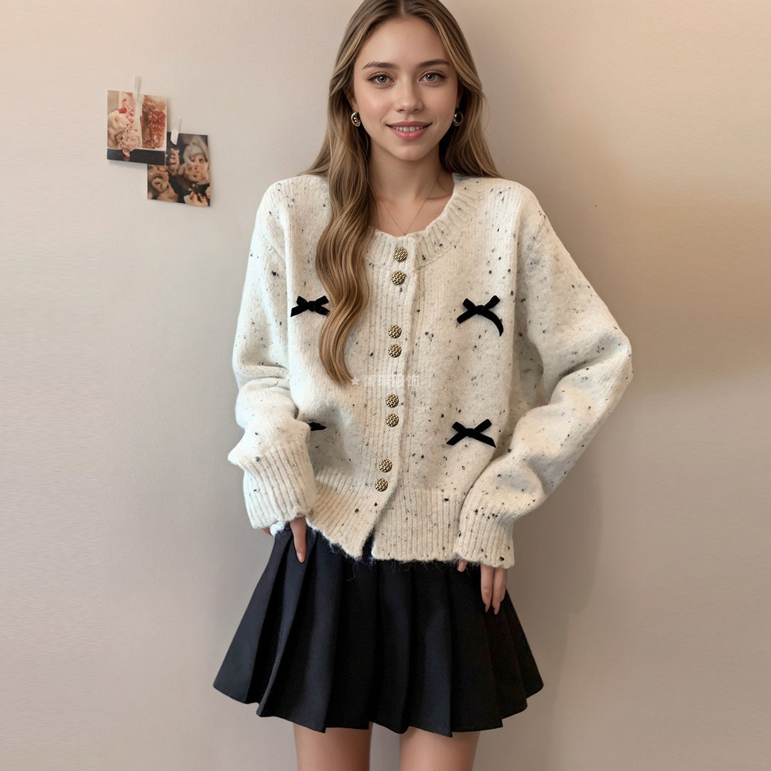 Damen Strickjacke mit dekorativer Knopfleiste und Schleifenakzenten Drune