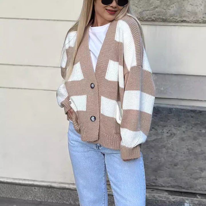 Damen kuschelige Strickjacke mit auffälligem Streifenmuster und praktischen Taschen Drune