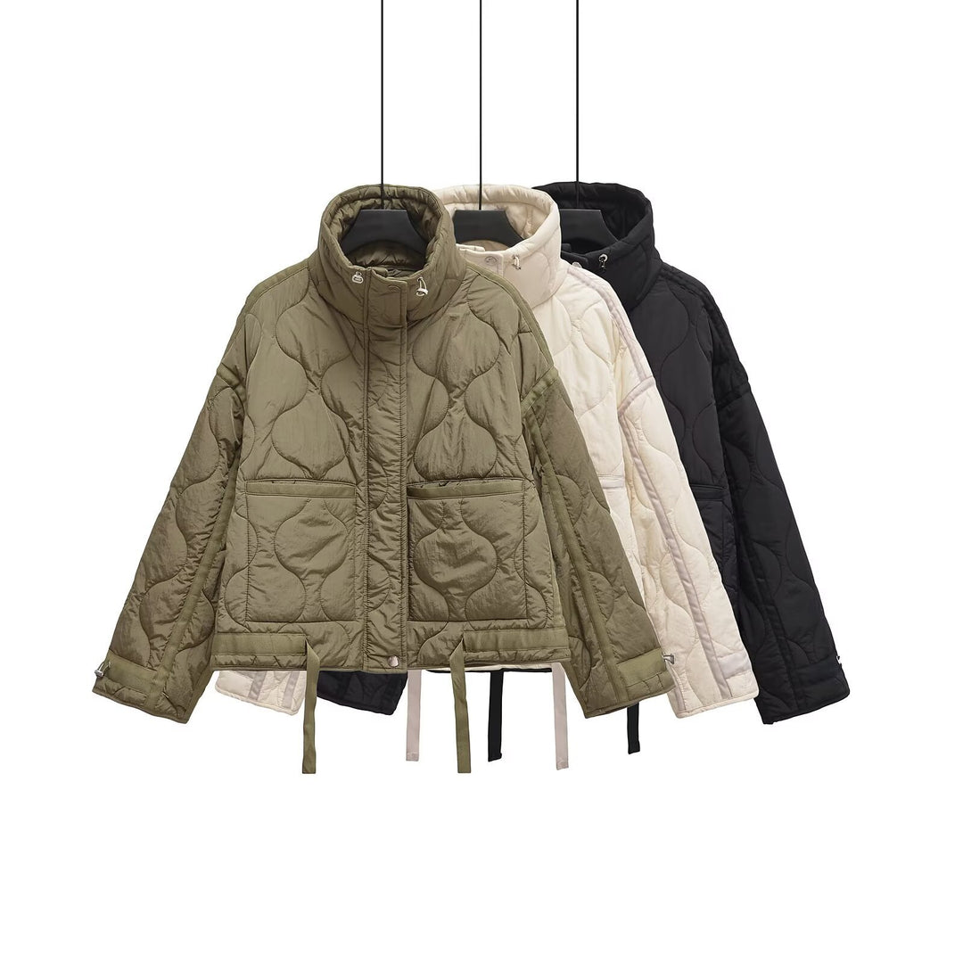 Damen 200+ gesteppte Cropped‑Kurzjacke mit hohem Stehkragen, Tunnelzug und aufgesetzten Taschen Drune