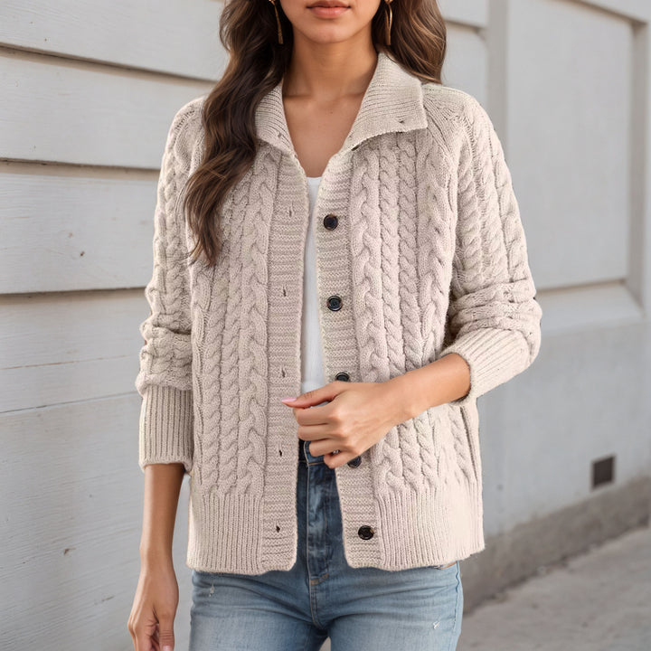 Damen Grobstrickjacke mit dekorativem Zopfmuster und praktischen Taschen Drune