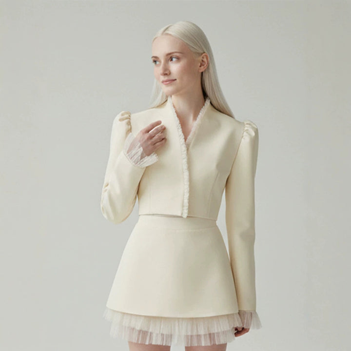 Damen Kurzblazer mit taillierter Cropped-Silhouette, gerafften Schultern und zarten Tüllmanschetten Drune