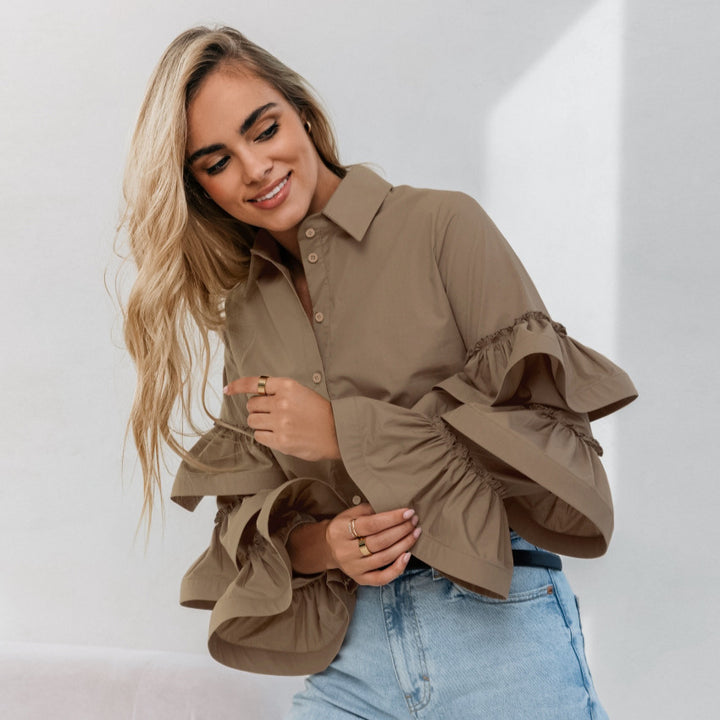 Damen Bluse mit voluminösen Rüschendetails und klassischem Kragen Drune