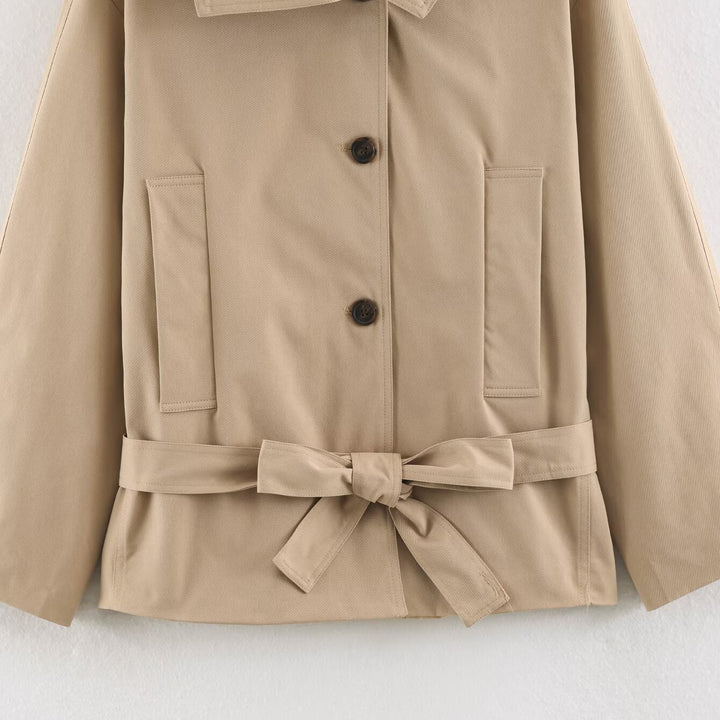 Damen Kurze taillierte Trenchjacke mit Bindegürtel und weitem Reverskragen Drune