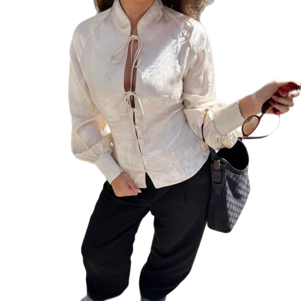 Damen Jacquard-Satin Bluse mit Stehkragen, Bindebändern und tailliertem Schößchen Drune