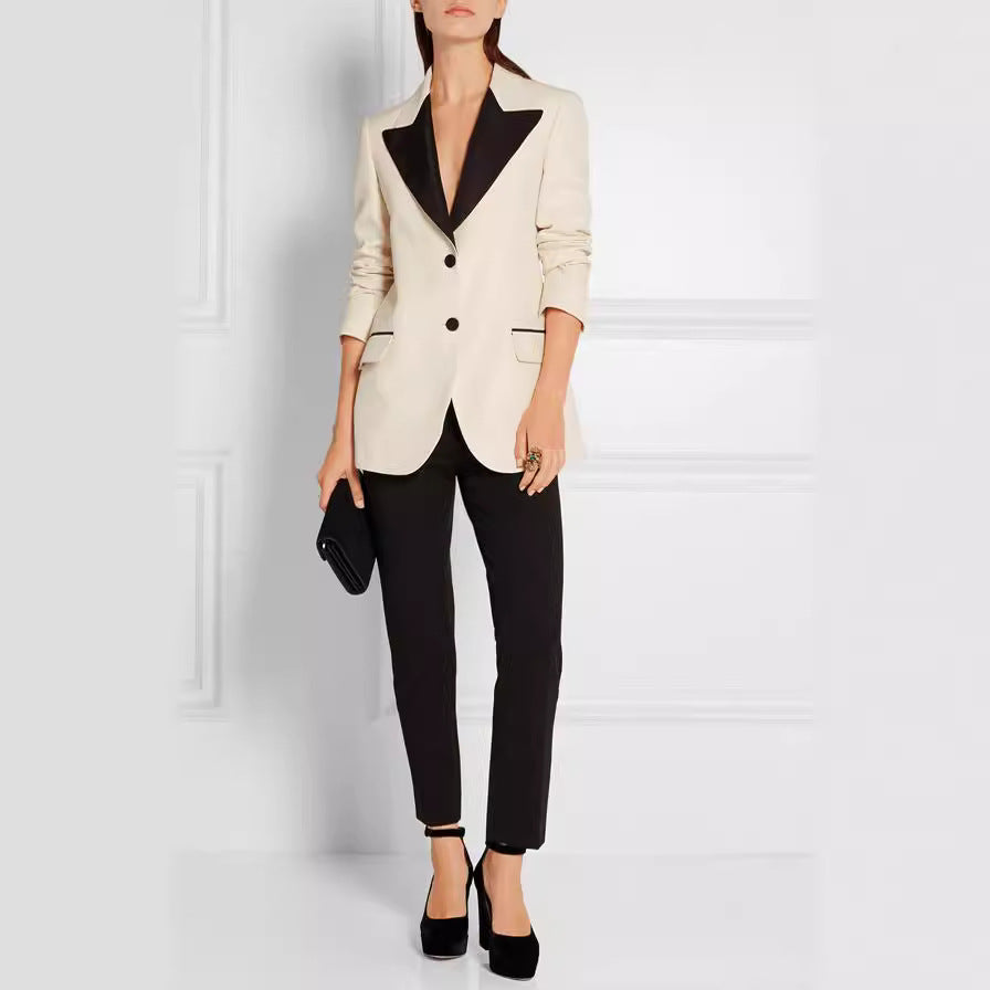 Damen Smokingsakko im Tailoring mit spitzem Schalkragen und kontrastiertem Reversbesatz Drune