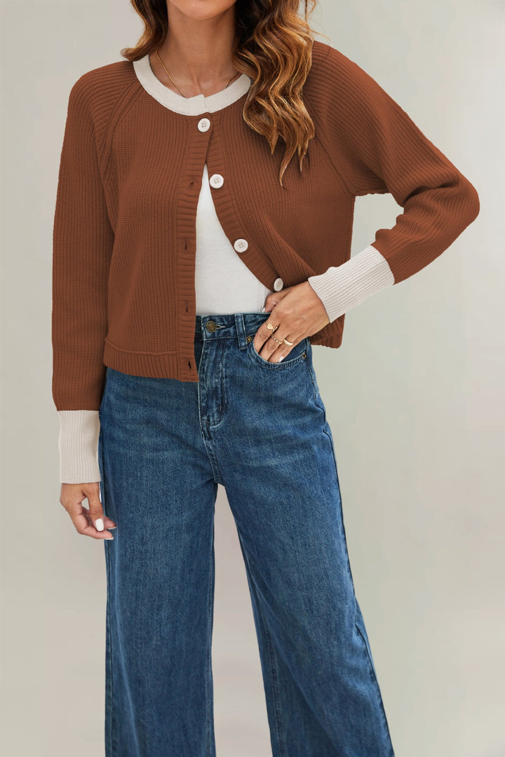 Damen modische Strickjacke mit kontrastierenden Bündchen und Knopfdetails Drune