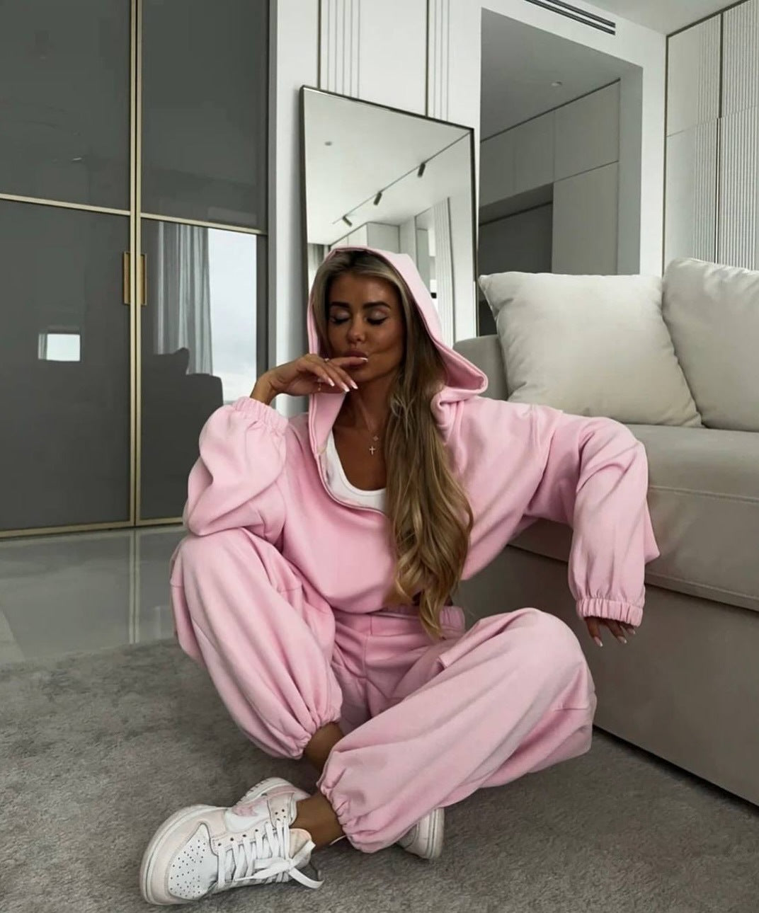 Damen Zip-Hoodie und Relax-Fit Jogginghose aus French-Terry mit elastischem Bund und Kängurutaschen Drune