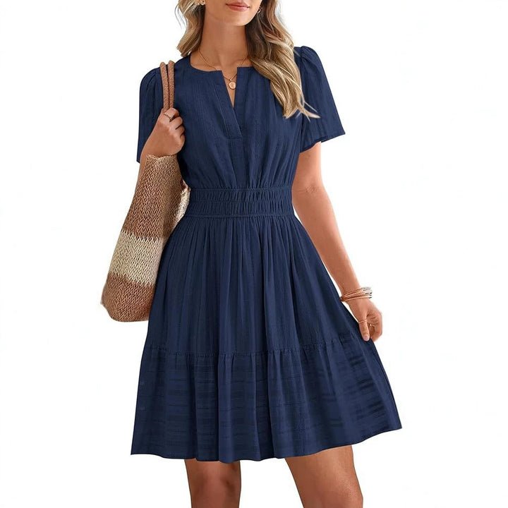 Damen Tailliertes Stufen-Midikleid mit Smokbund, V‑Ausschnitt und Eingrifftaschen Drune
