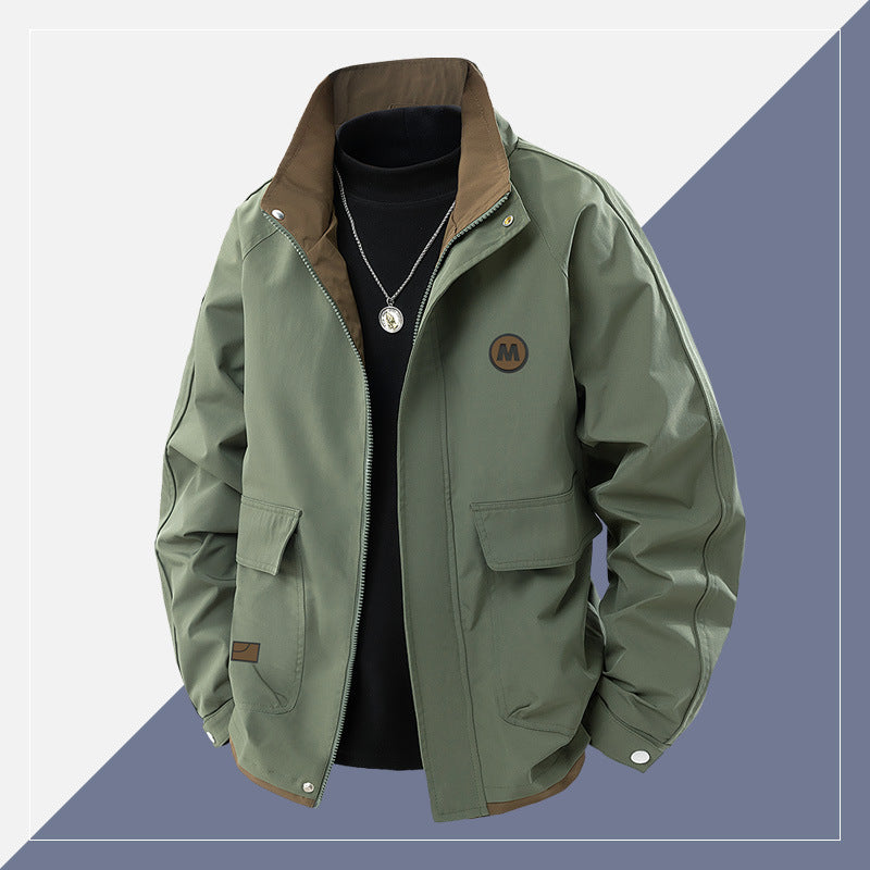 Herren Kurz geschnittene Softshell‑Utility‑Jacke mit Stehkragen und Pattentaschen Drune
