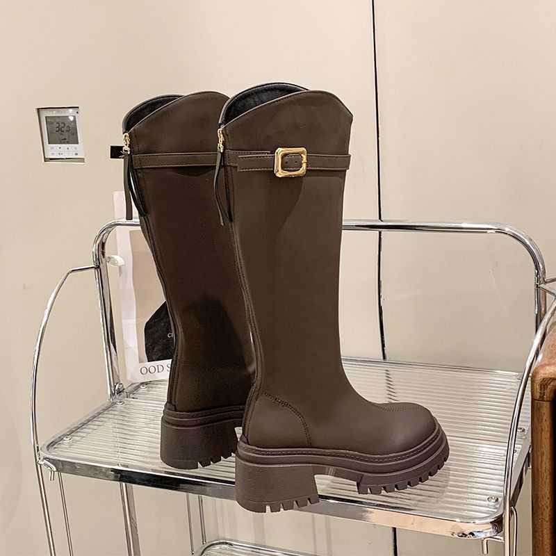 Damen Kniehohe Plateaustiefel mit grober Profilsohle und Ziergürtel Drune