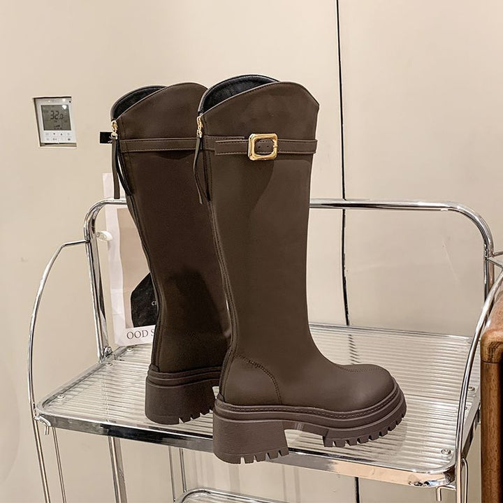 Damen Kniehohe Plateaustiefel mit grober Profilsohle und Ziergürtel Drune