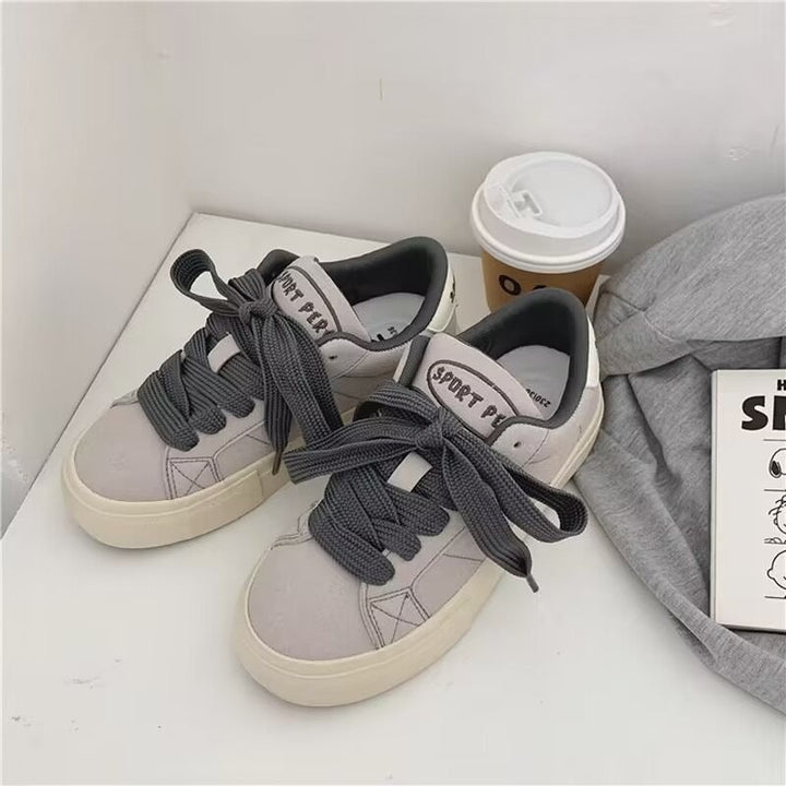 Damen Sportliche Sneakers aus hochwertigem Wildleder mit bequemen Schnürdetails Drune