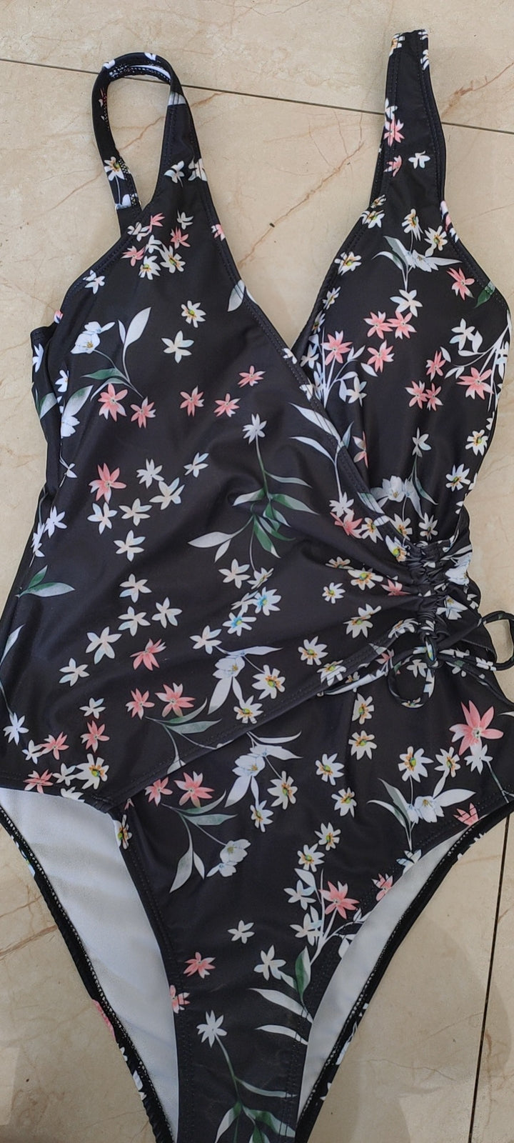 Damen Schwimmanzug mit elegantem Wickeldesign und Raffung Drune