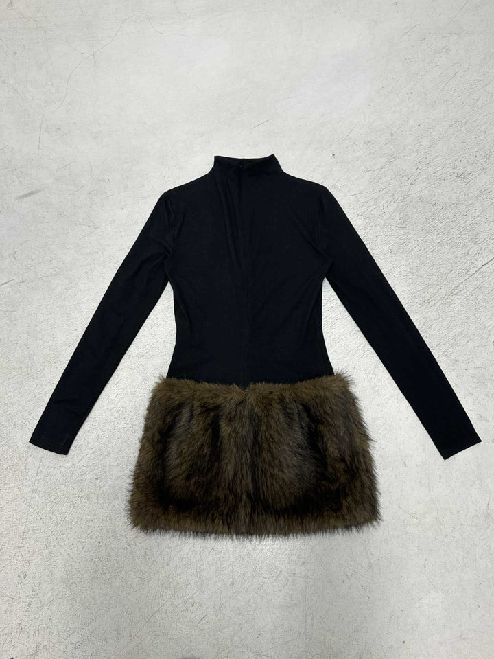 Damen Tailliertes Longsleeve mit Stehkragen, Reißverschluss und Kunstfellsaum Drune