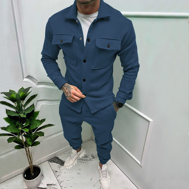 Herren nan moderne Hemdjacke mit aufgesetzten Brusttaschen und konisch zulaufender Jogginghose Drune