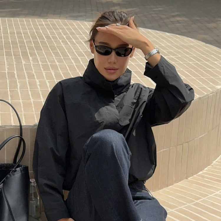 Damen Cropped Windjacke mit hochschließendem Stehkragen und kastiger Silhouette Drune