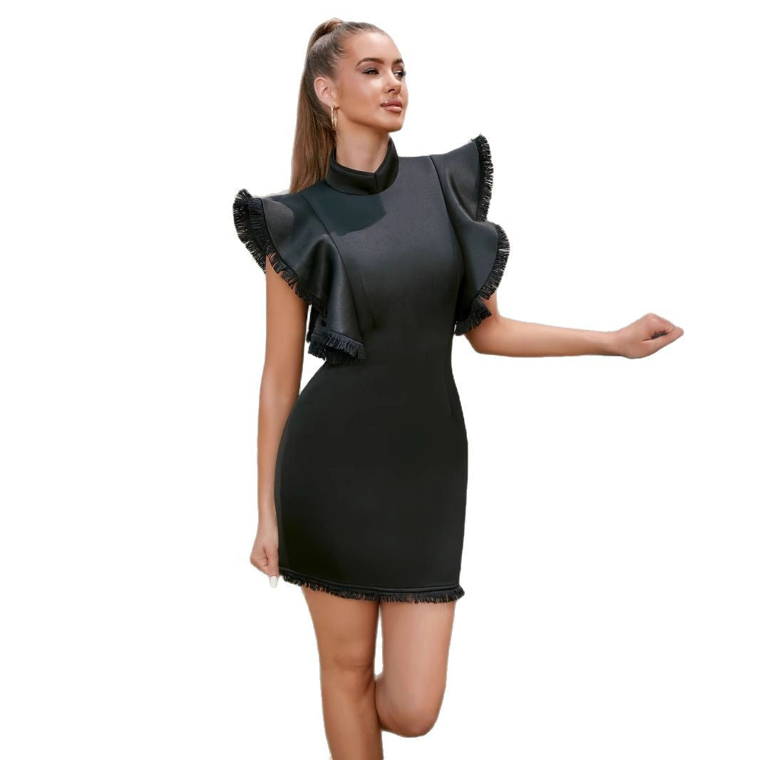 Damen Figurbetontes Mini-Kleid mit trendigen Rüschendetails und edlem Schmuck-Element Drune