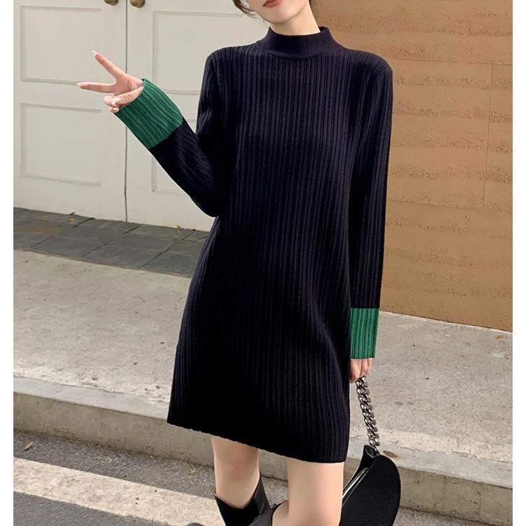 Damen Strickkleid mit hohem Kragen und kontrastierenden Ärmeln Drune