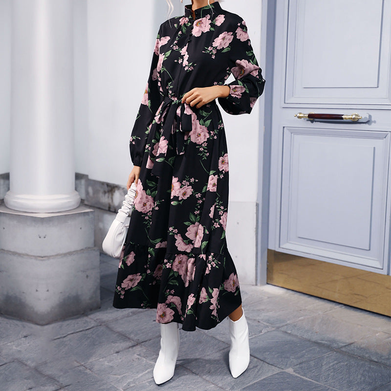 Damen Maxikleid mit Stehkragen, Blumenprint, Taillengürtel und Volantstufe Drune